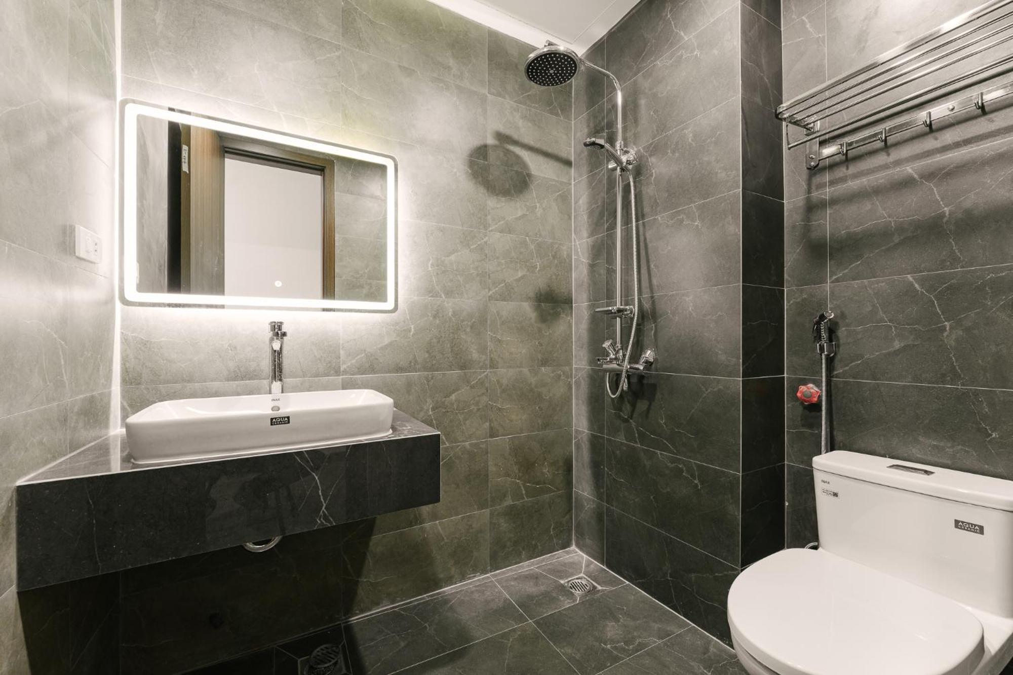 Delapong Hotel And Apartment Ha Noi Hanoi Exterior photo